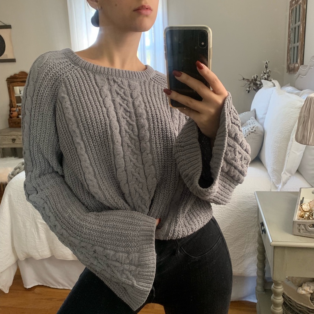Super Soft + Cozy Gray Cable Knit Sweater Large